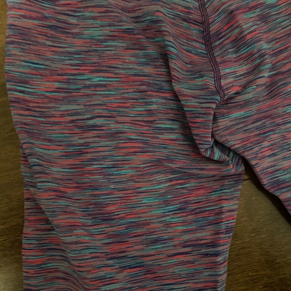 Lululemon crop size 4 - Picture 6 of 6